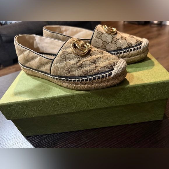 Gucci Tan Espadrille Flats with Gold Emblem - Picture 2 of 8